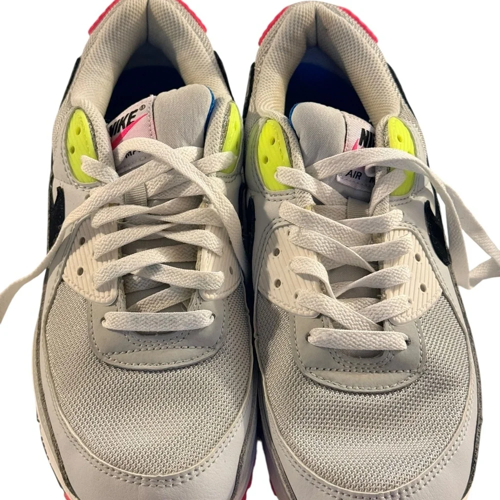 Gently Used Nike Men Size 8.5 Unisex